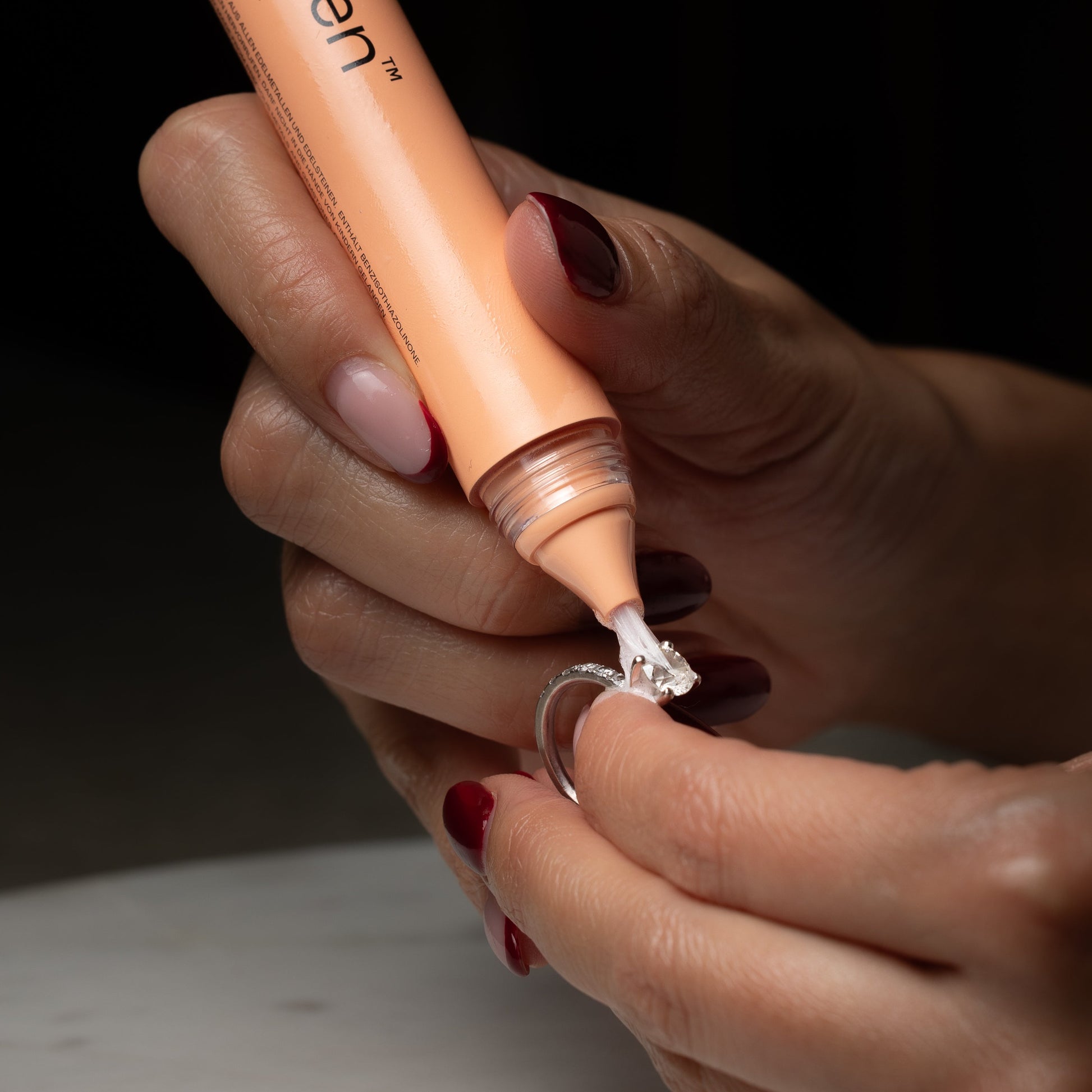 Cleaning a diamond ring with the GemPen